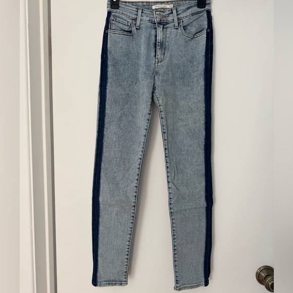 Stylish Women's Two-Tone Levi Jeans - Picture 1 of 4